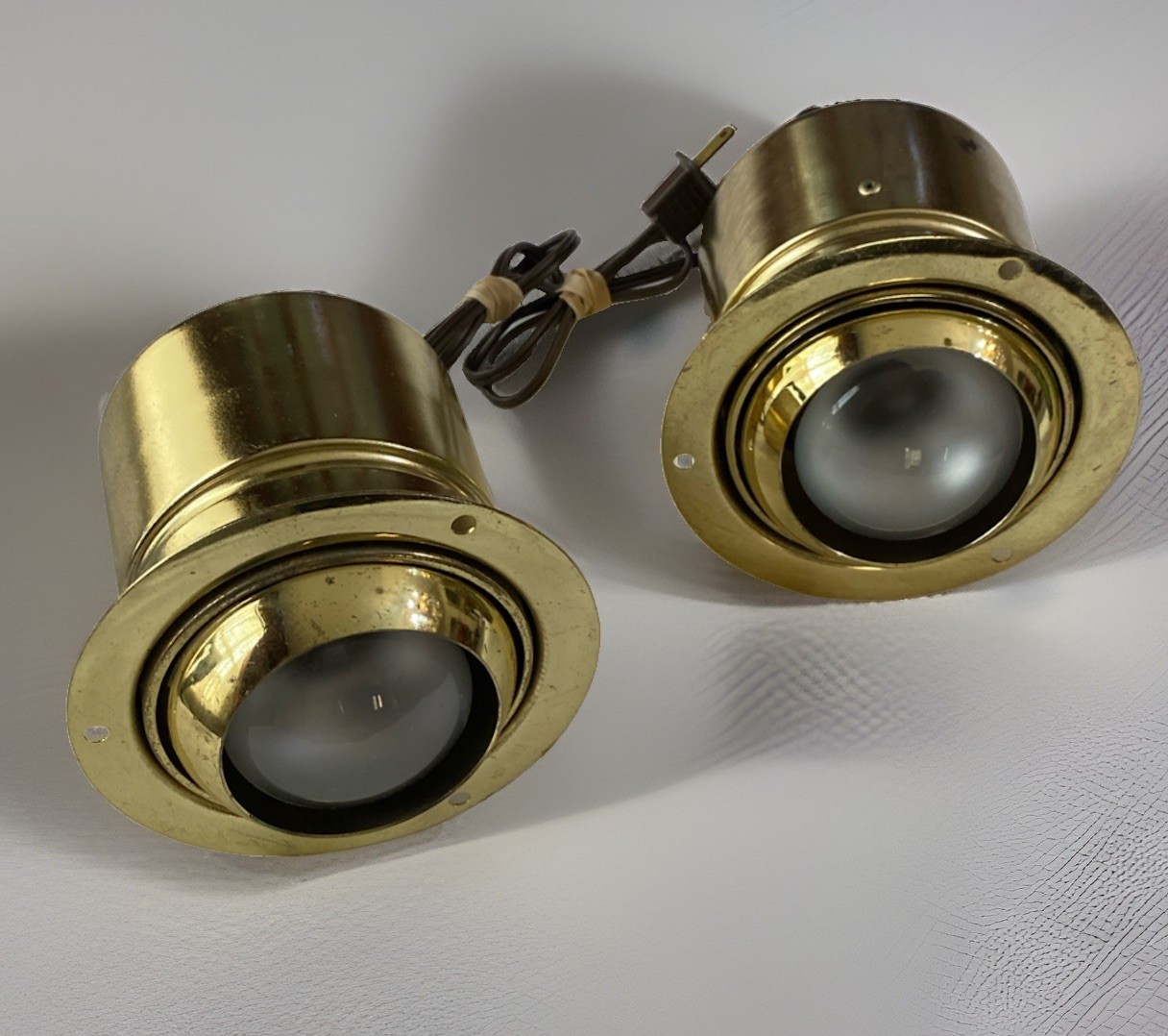 VGT 2 Specialty Lighting, EC 3290 Curio Cabinet Light Fixtures Brass Puck Tested