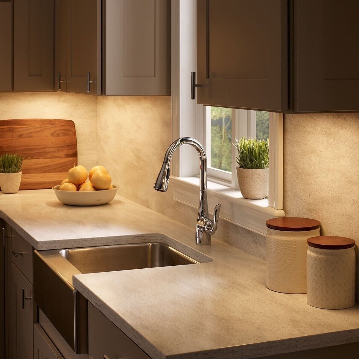 Kichler 6UCSK22BZT – 6U Series 22″ LED Under Cabinet Bronze Light – 2700K/3000K