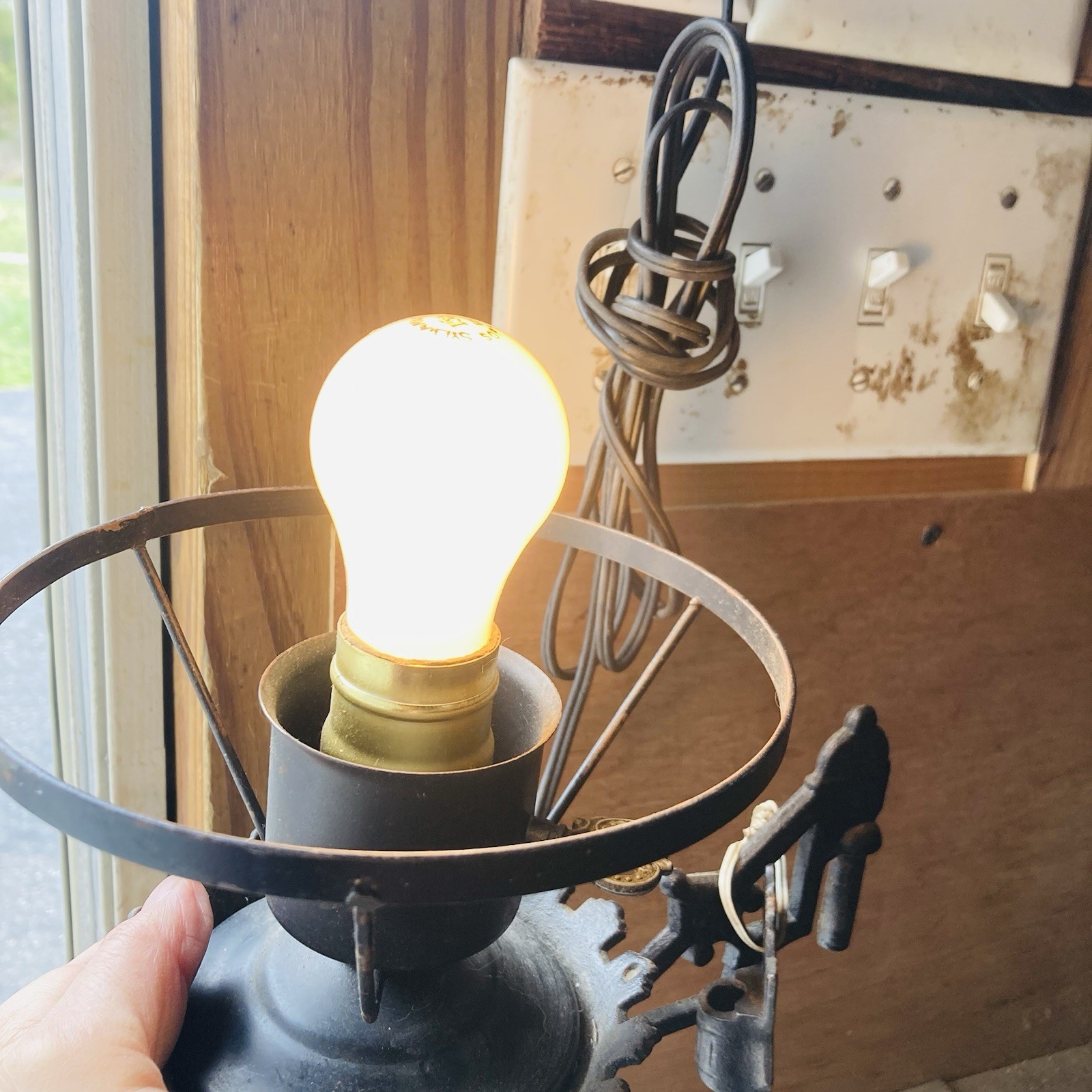 Wall Oil Lamp Bracket Electrified Vintage 6 Inch Round Base No Shade Working