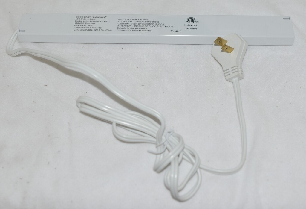 Utilitech 0877634 12 Inch Long LED Plug In Undercabinet Light 300 Lumen