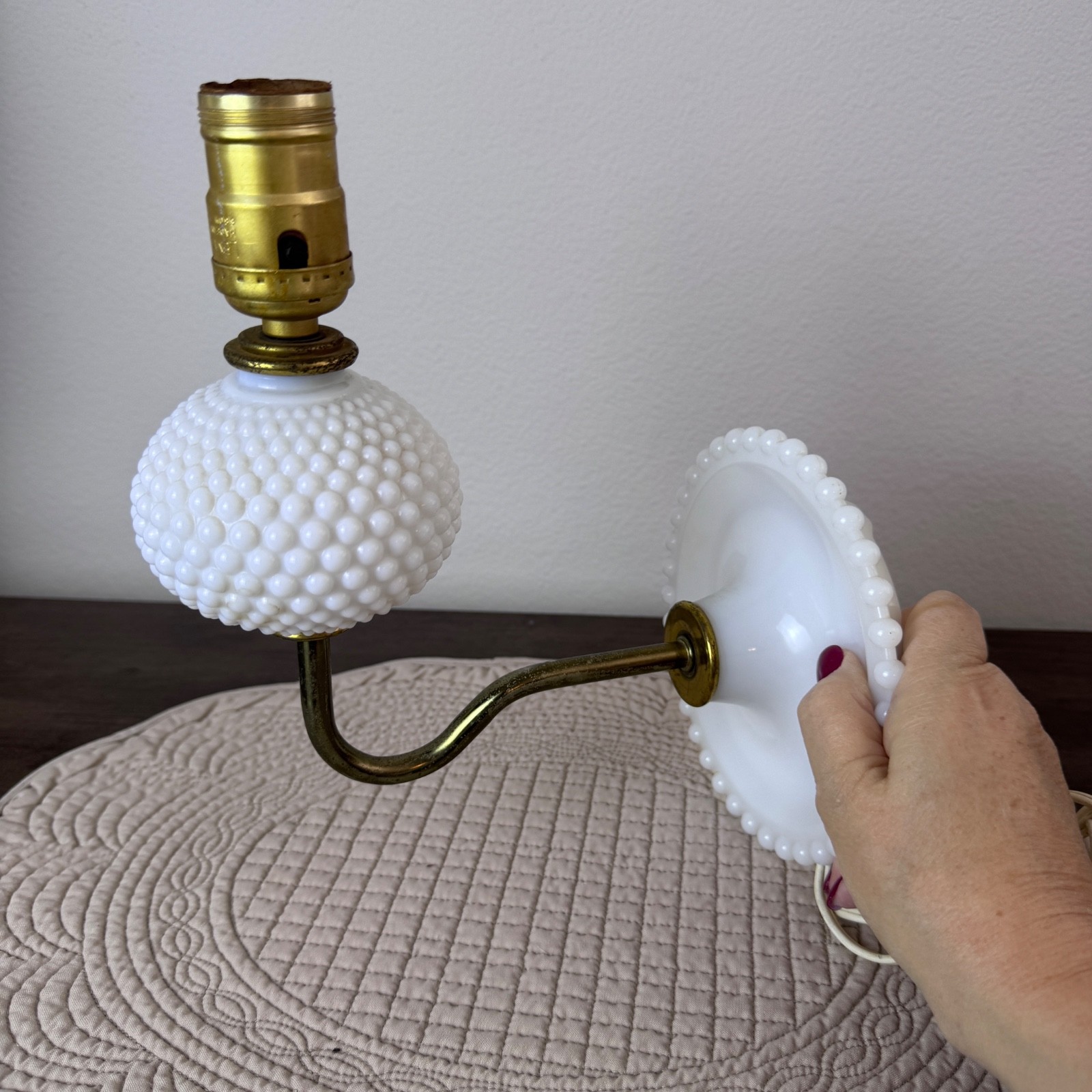 Vintage White Milk Glass Hobnail Mid-Century Electric Wall Light Sconce – TESTED