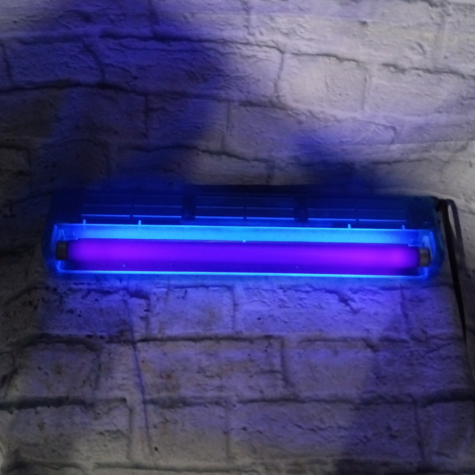 Rabbit Tanaka 98318 Blue Plastic 18 Inch Blacklight Poster Light Fixture 120V