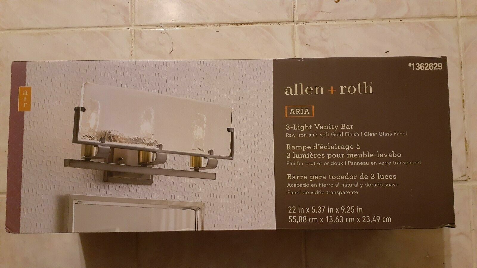 NIB: Nice Bathroom 22″-W 3-Lite VANITY Wall LIGHT w/ CLEAR GLASS PANEL Shade