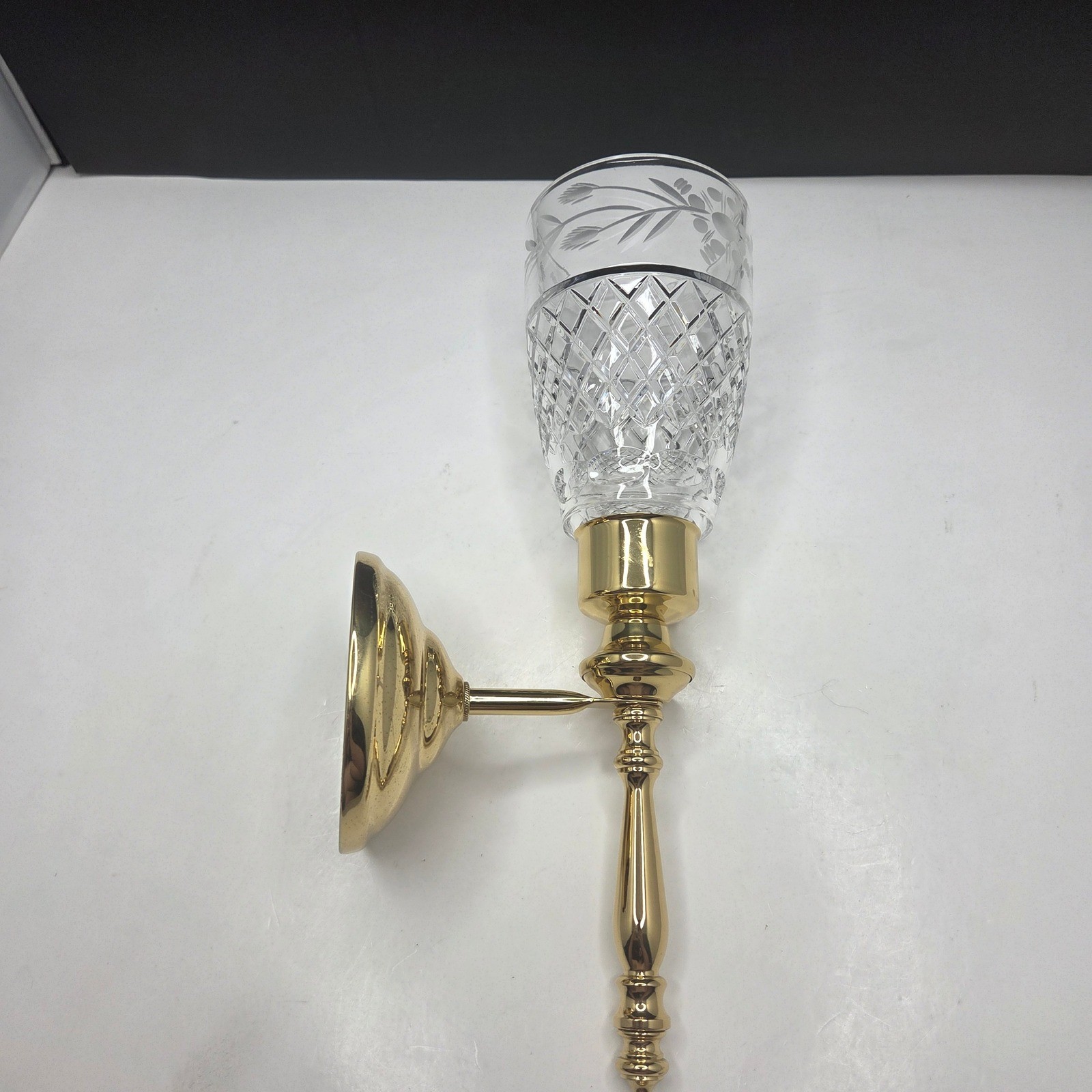 Vintage Brass Wall Sconce Etched Crystal Hurricane Shade Gold Tone 14″ Floral