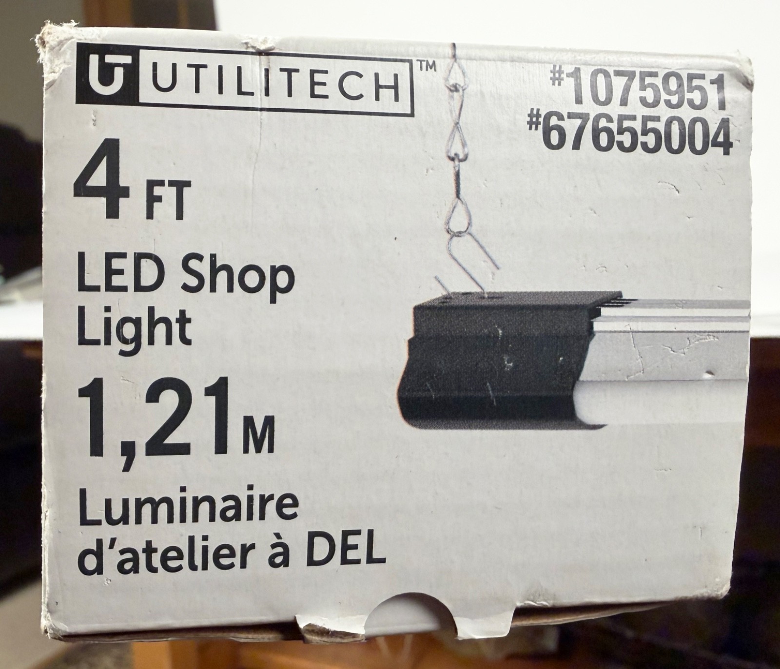 Utilitech 4 ft LED Shop Light 1075951 SH1331 Aluminum Body Plastic End Caps New