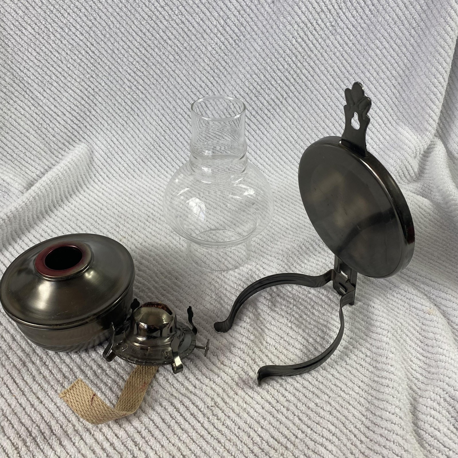 Vintage Style Wall Mount Hurricane Oil Lamp Metal Glass Chimney Sconce Decor