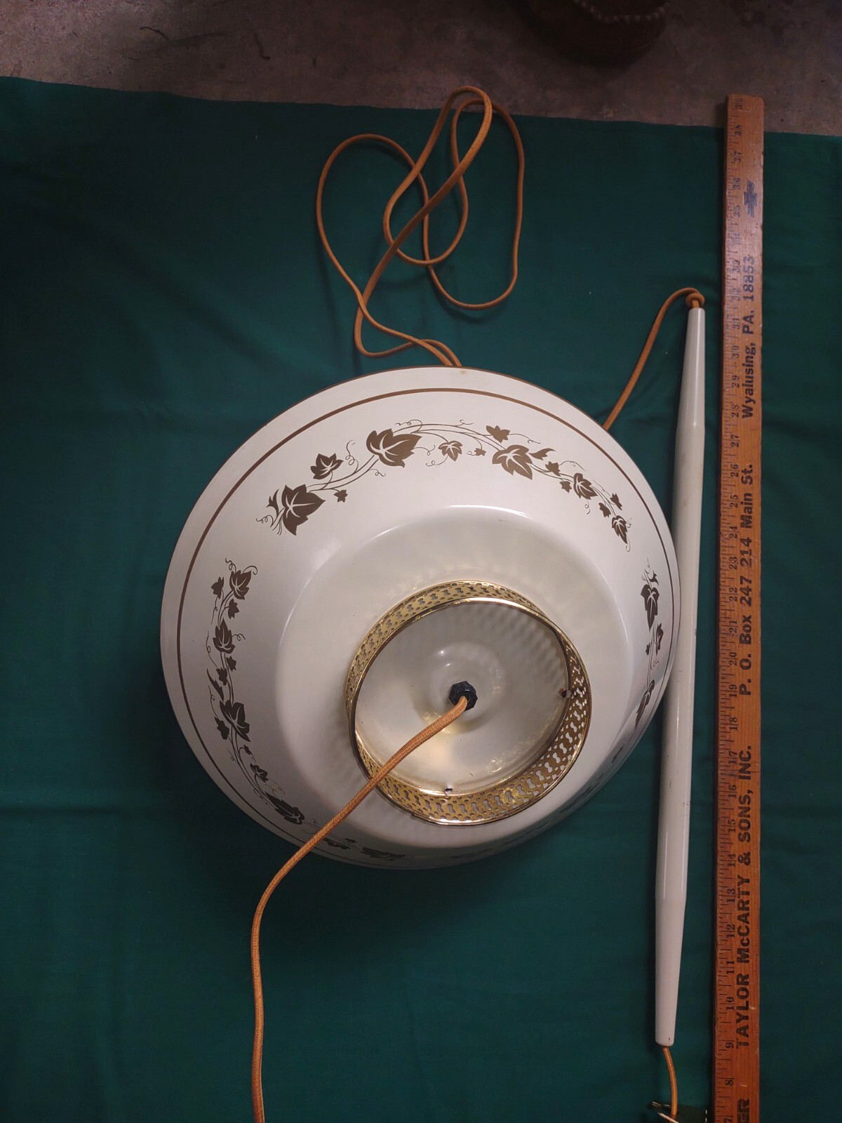 Vtg Toleware Cream Metal Hanging Plug In Wall Sconce/Reading Lamp/Swag-w/Bracket