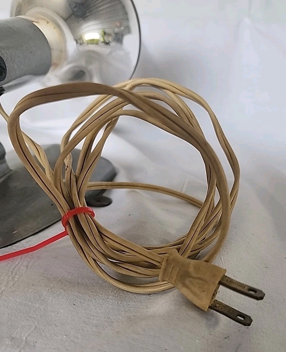 NEAT VINTAGE MOE BROTHERS WALL SCONCE LIGHT W/ RELECTOR INFRARED HEAT LAMP BULB