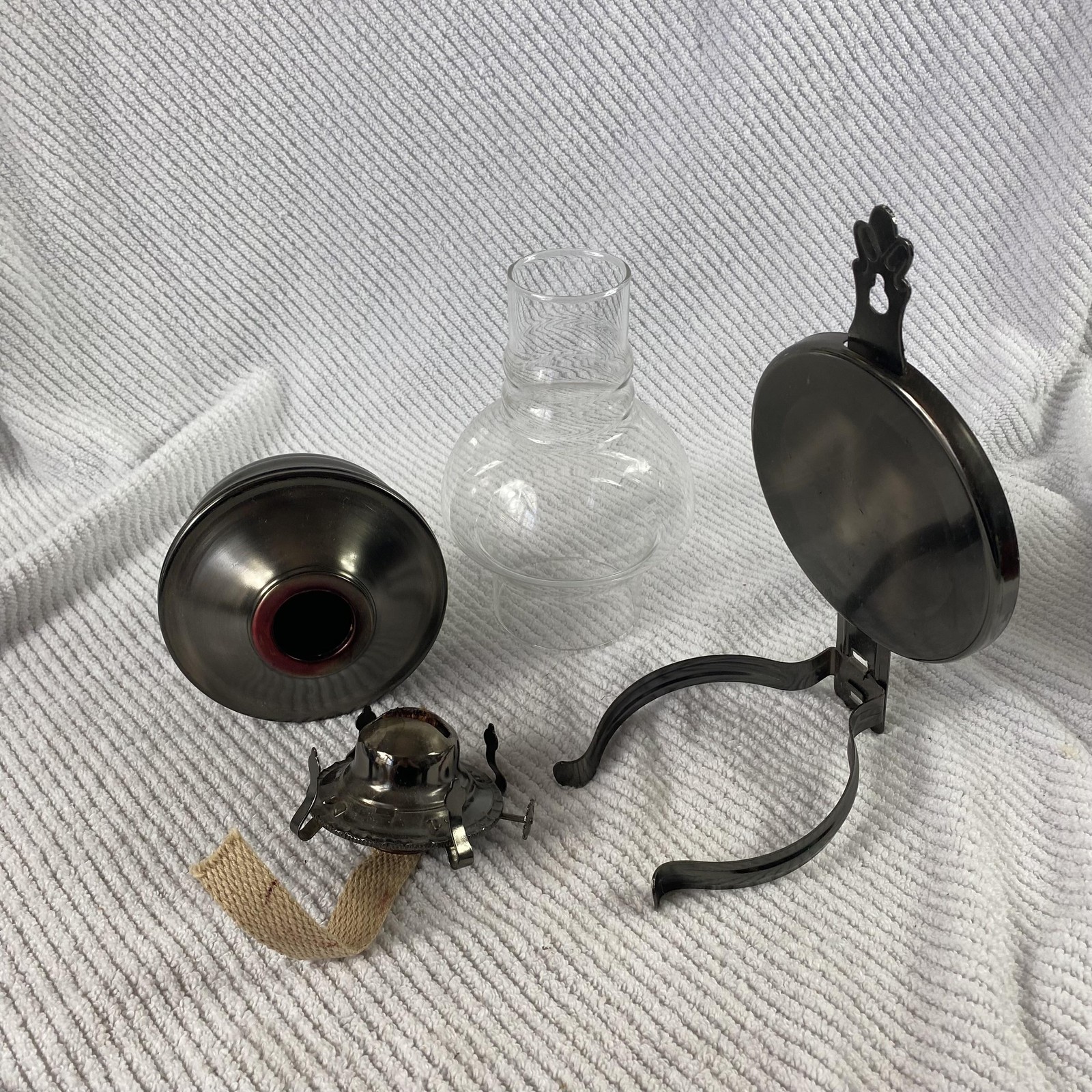 Vintage Style Wall Mount Hurricane Oil Lamp Metal Glass Chimney Sconce Decor
