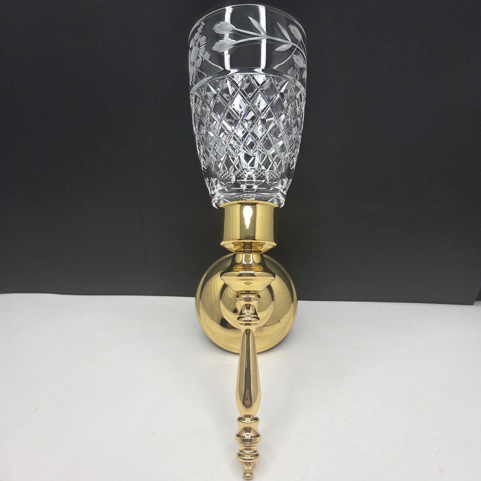 Vintage Brass Wall Sconce Etched Crystal Hurricane Shade Gold Tone 14″ Floral