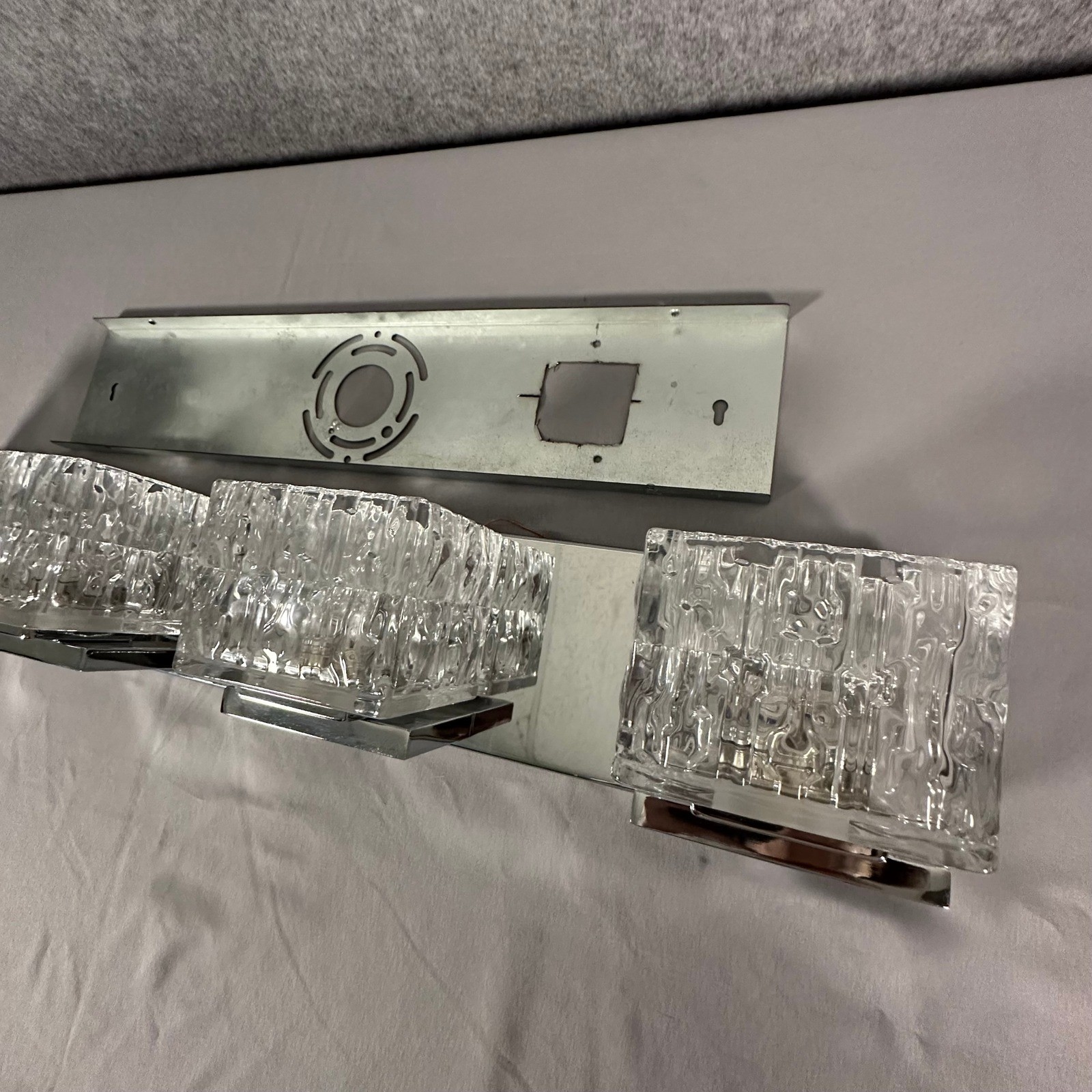 Unbranded 4-Light Vanity Sconce 29″ Silver Textured Ice Glass Chrome Modern