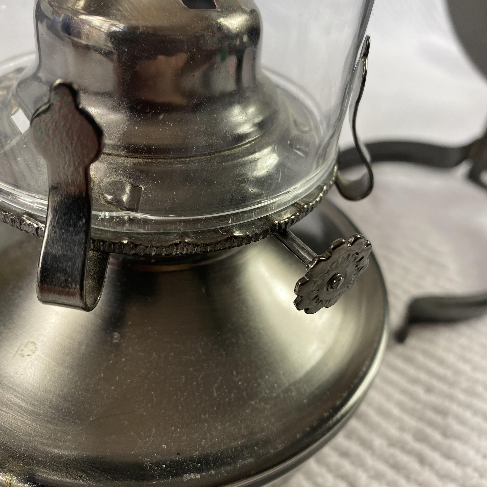 Vintage Style Wall Mount Hurricane Oil Lamp Metal Glass Chimney Sconce Decor