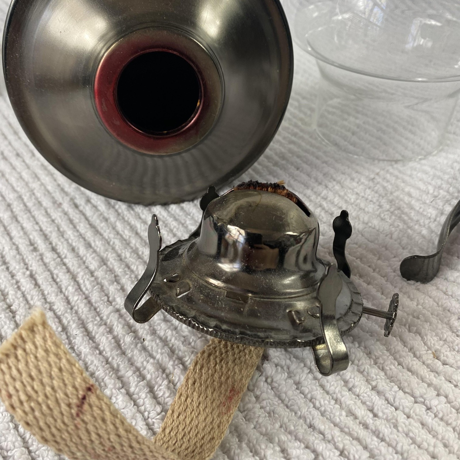 Vintage Style Wall Mount Hurricane Oil Lamp Metal Glass Chimney Sconce Decor