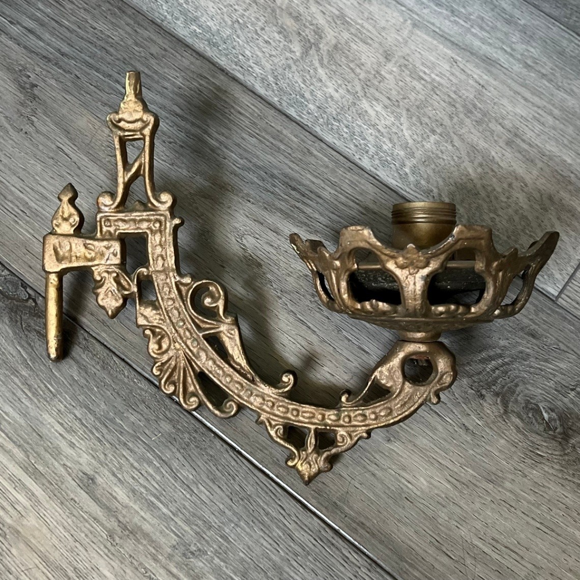 Antique Victorian Cast Iron Swing Arm Wall Sconce Brass Tone Oil Lamp Holder