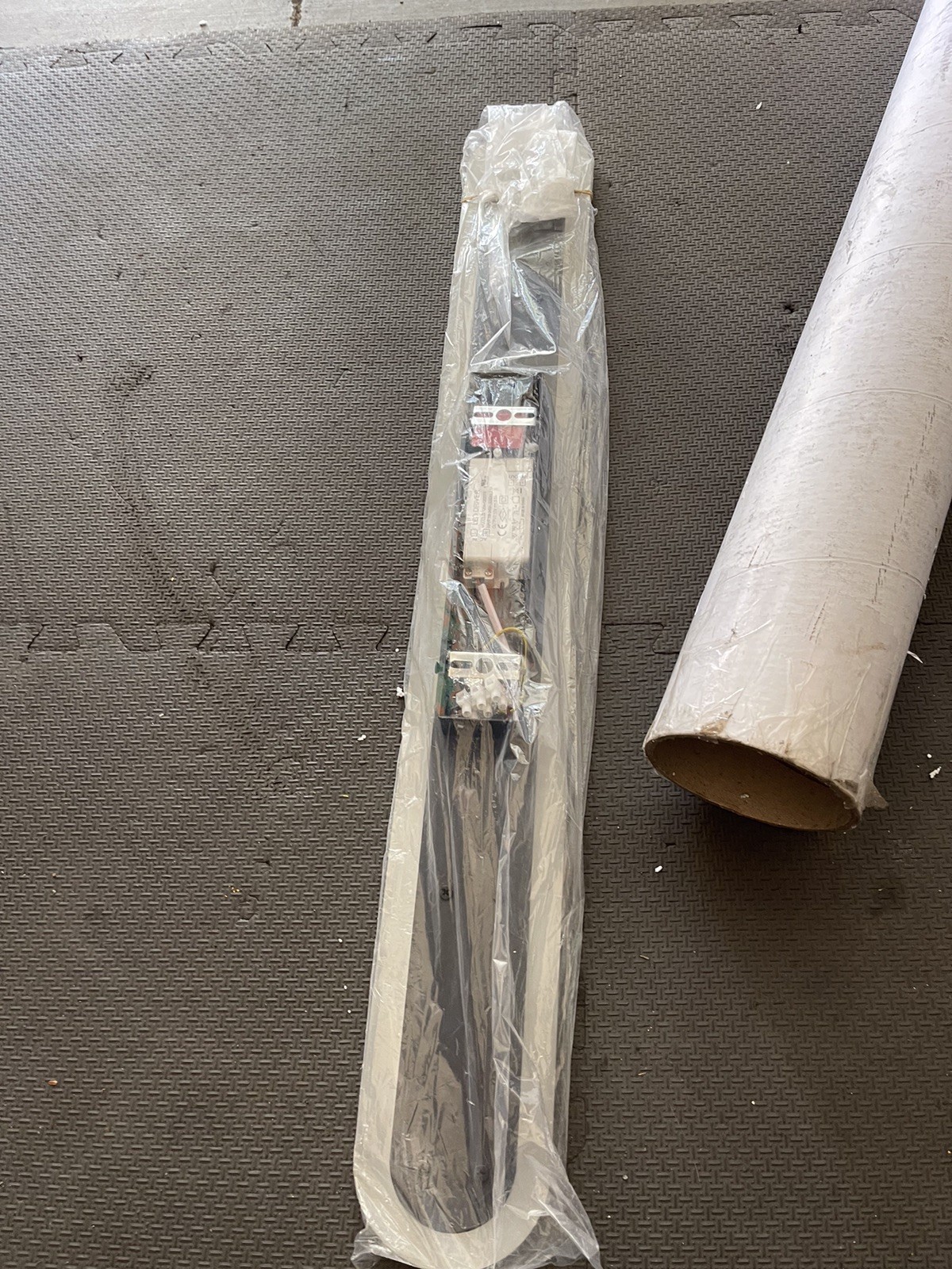 Amore Linear Wall Lamp 32”