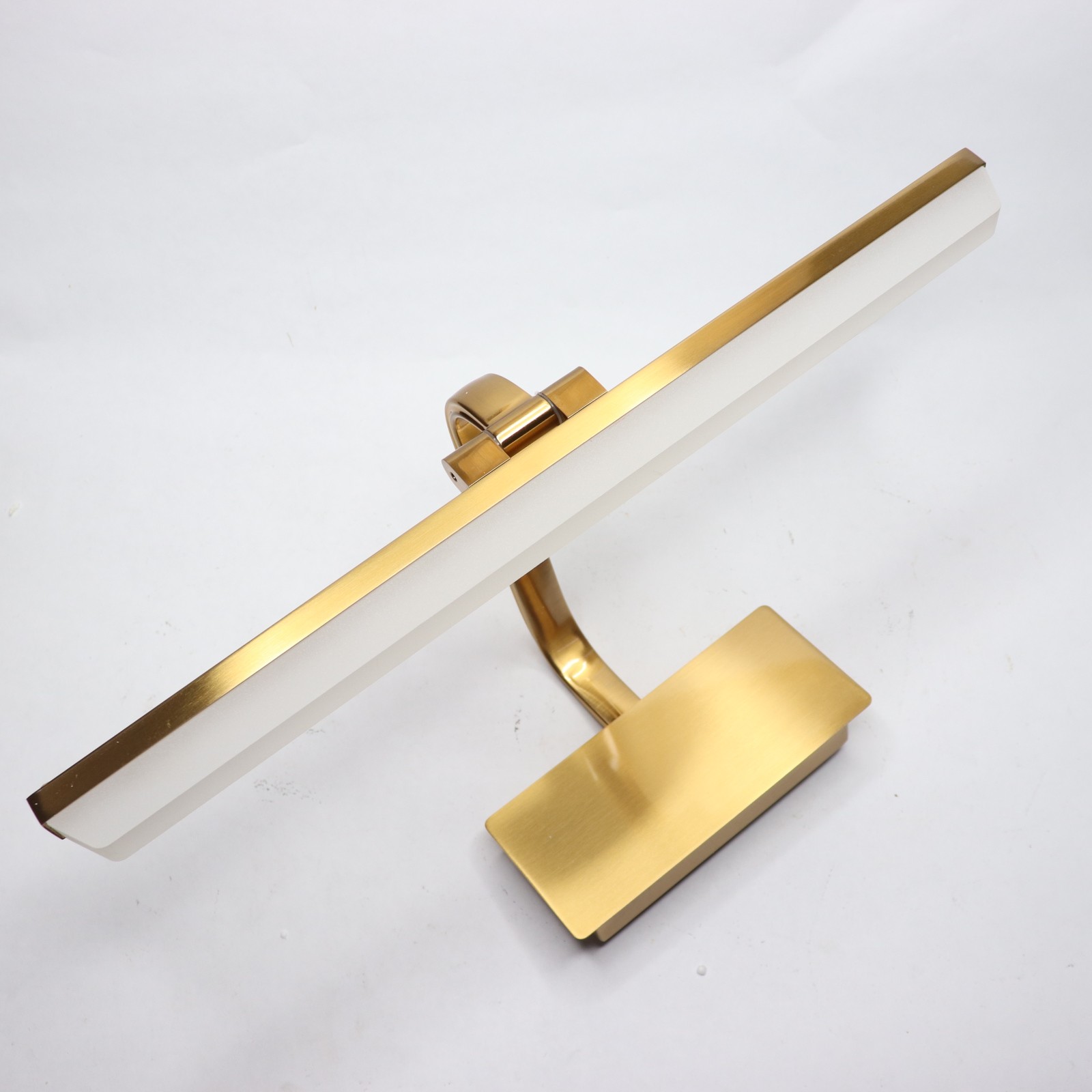 Modern LED Bath Bar Armed Bathroom Vanity Bar in Gold 15.7″