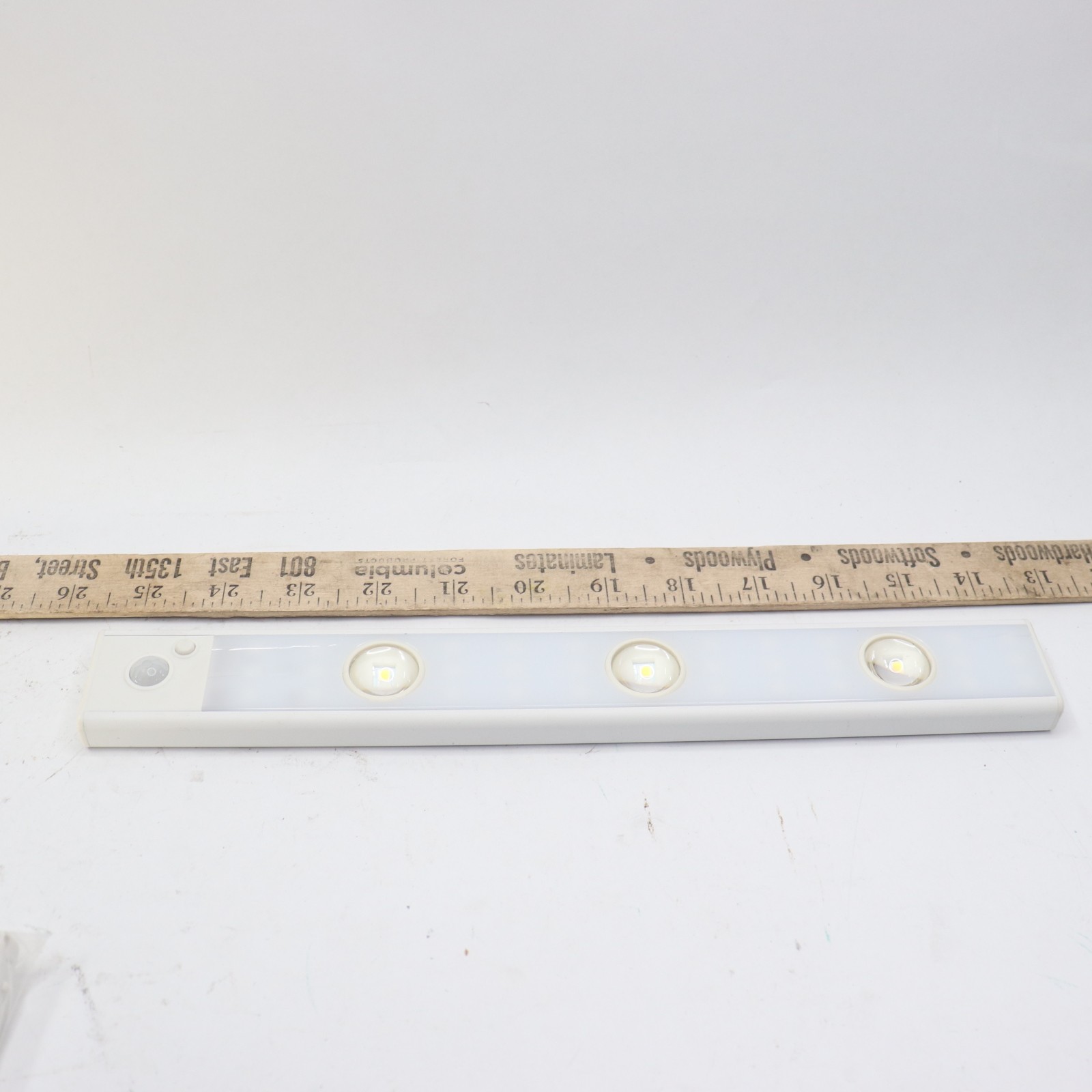 Living Glow Rechargeable Motion Sensor Cabinet Light Warm 12′- No Charger Cord
