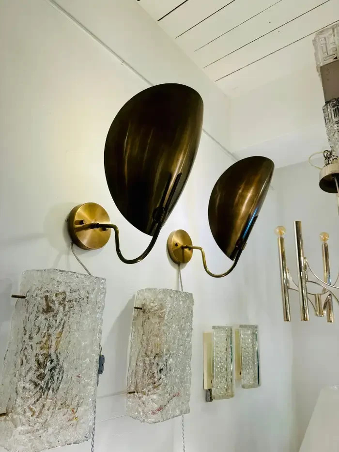 Pair of Large Contemporary Polished Brass «Beetle» Wall Sconce Light Uplighters