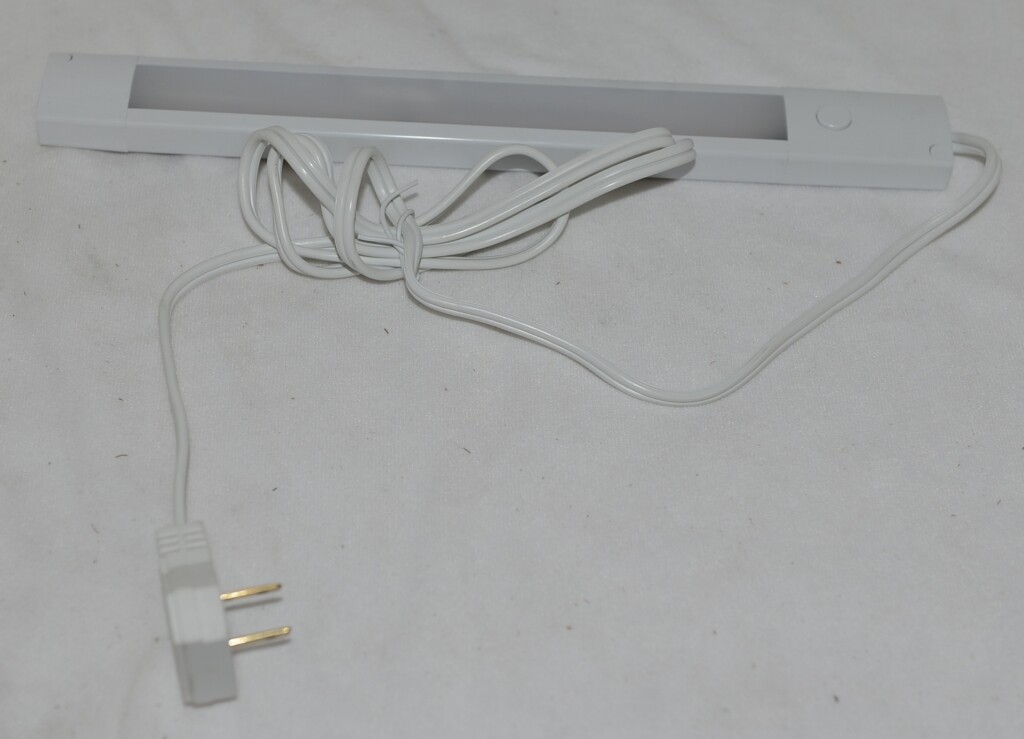 Utilitech 0877634 12 Inch Long LED Plug In Undercabinet Light 300 Lumen