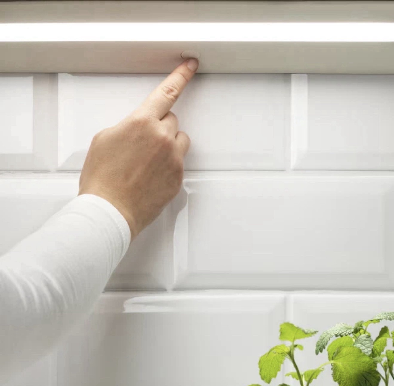 IKEA SLAGSIDA LED Countertop Light Dimmable White 24″ New 303.556.50