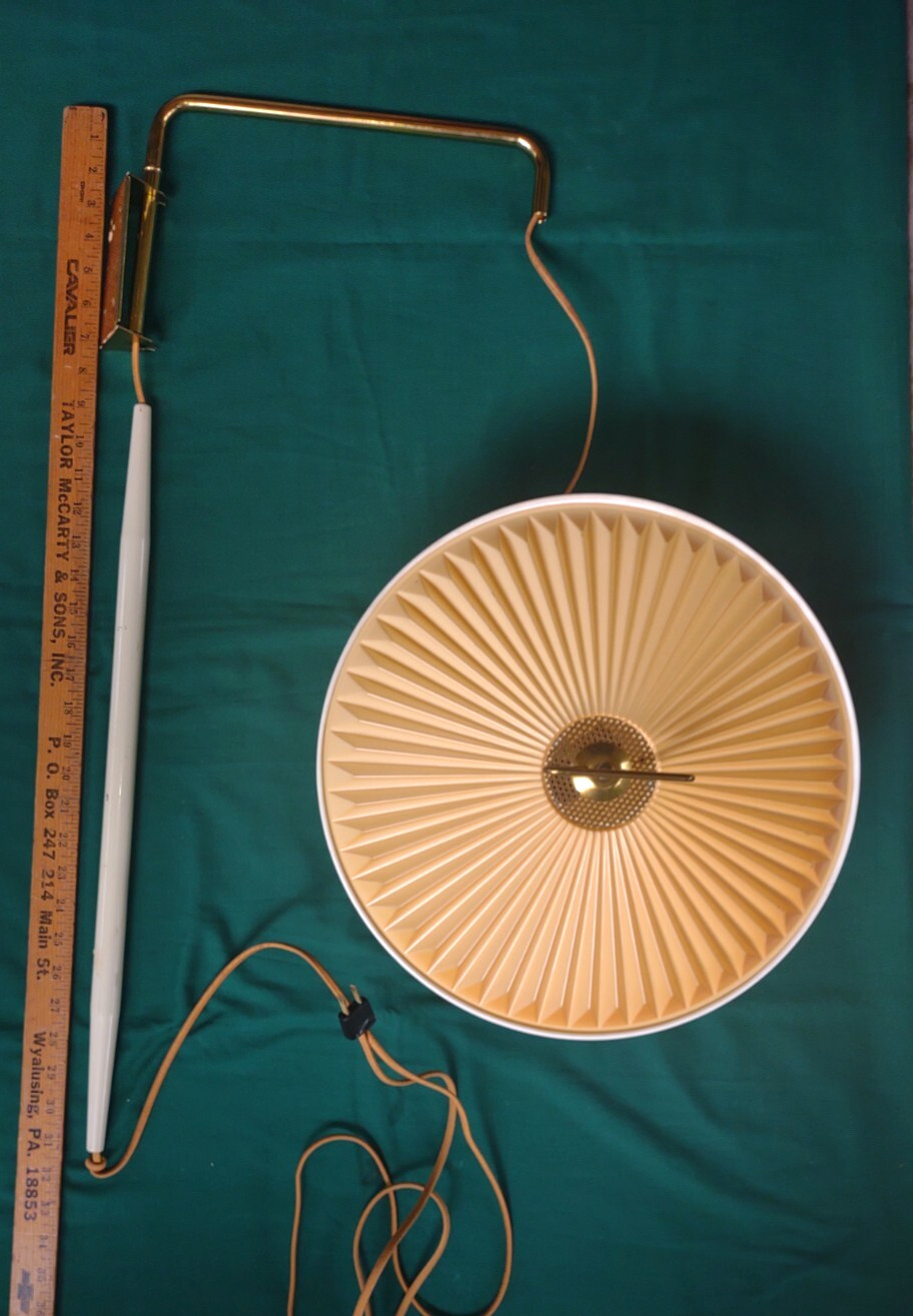 Vtg Toleware Cream Metal Hanging Plug In Wall Sconce/Reading Lamp/Swag-w/Bracket