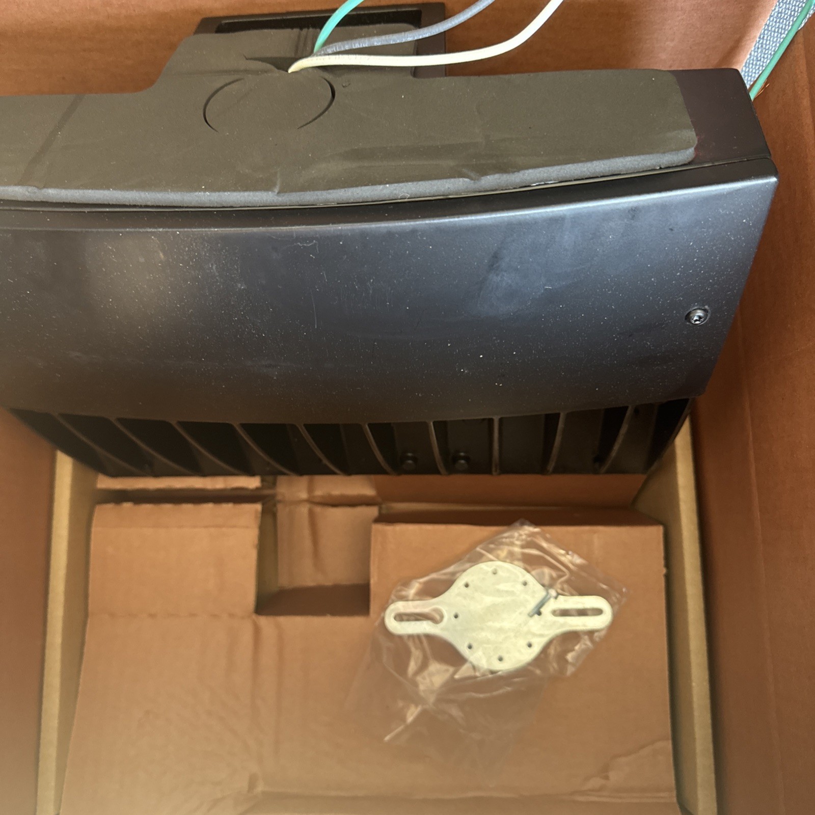 Lithonia DSXW1 LED 20C 530 40K T3M MVOLT BBW DDBXD 36W LED Wall Luminaire, 20LED
