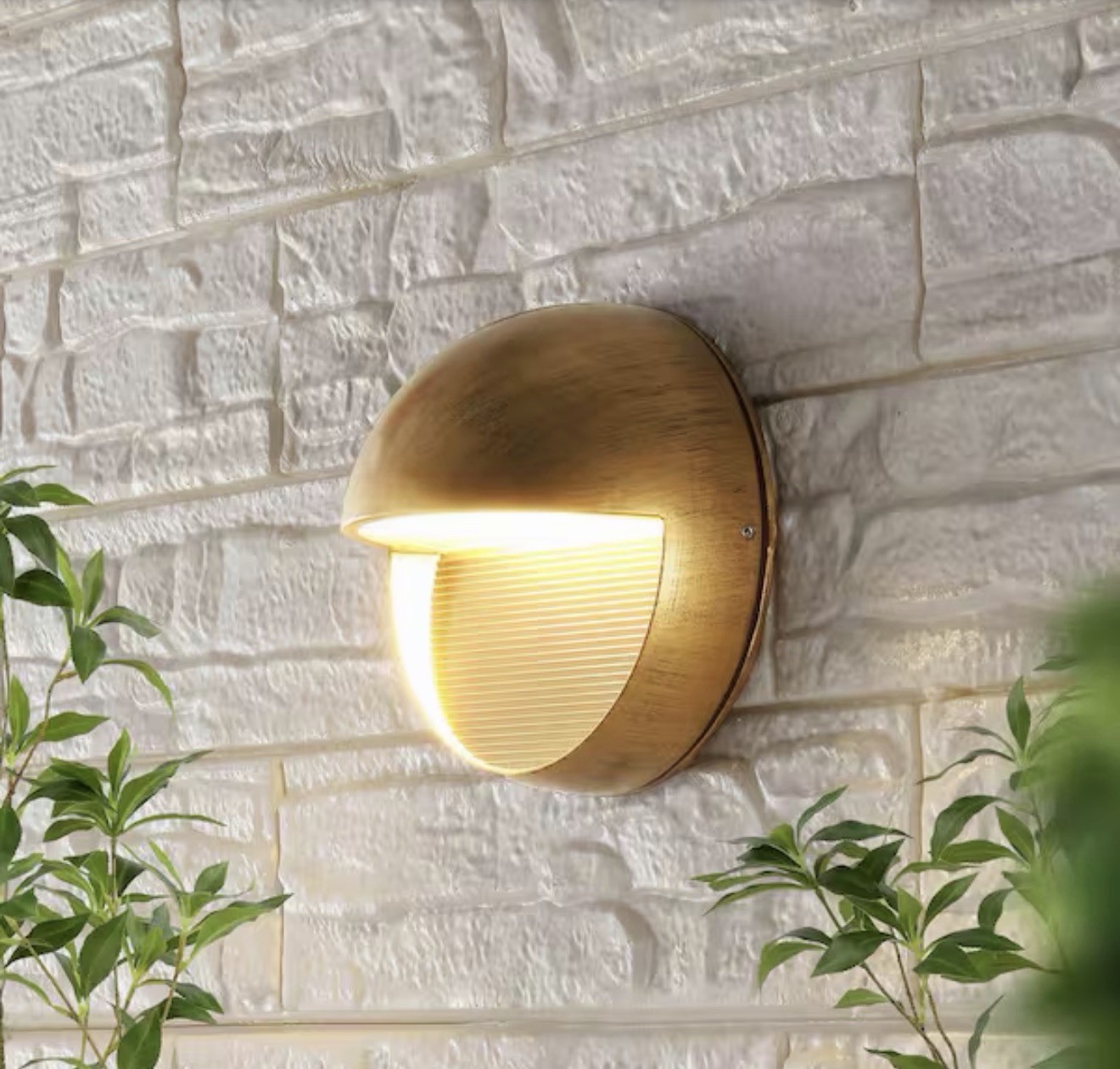 JONATHAN Y Orbe 6.25 in. Outdoor Metal/Glass Wall Sconce w/ LED, Antique Gold