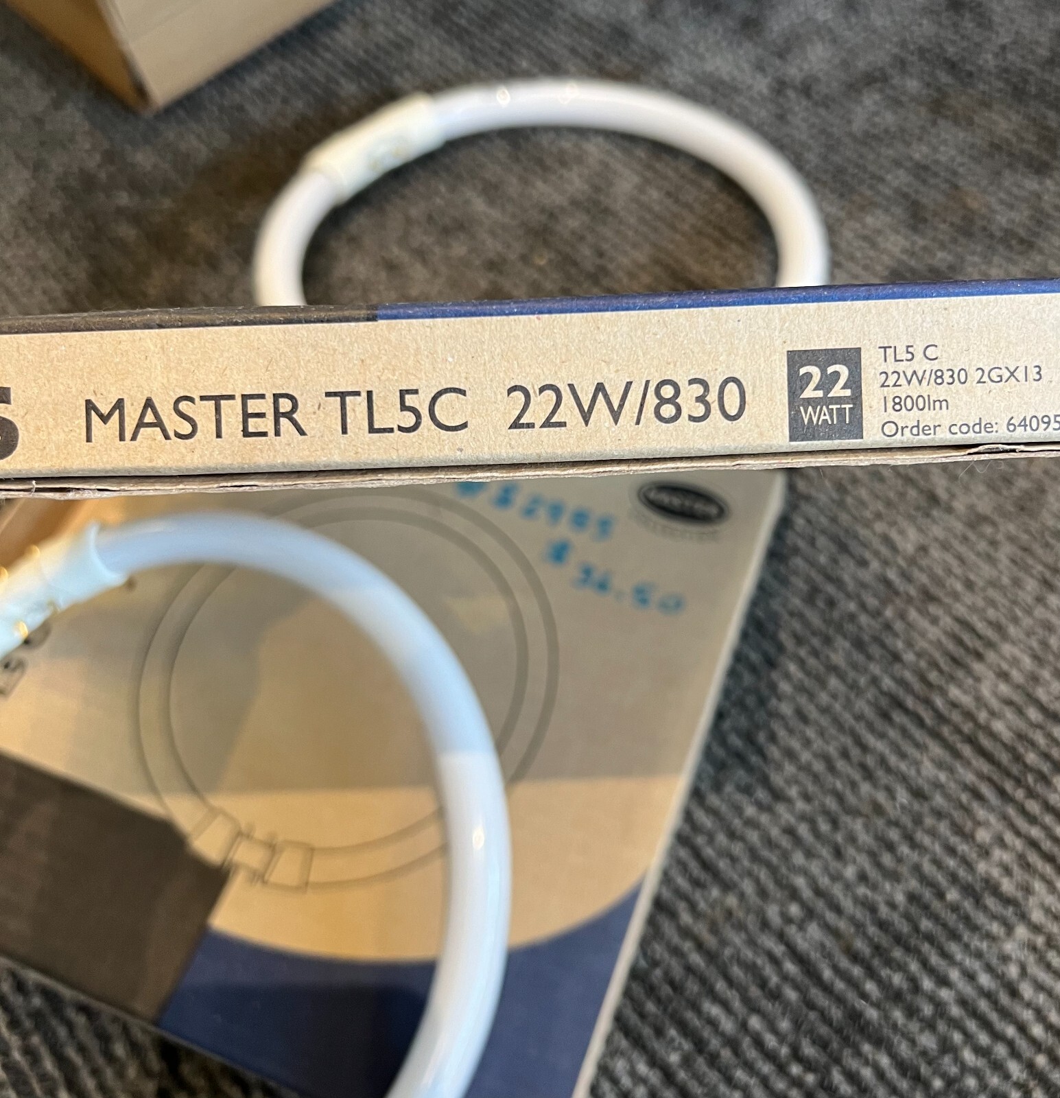 Philips 166017 – TL5C 22W830 (FC9T5/830) Circular T5 Fluorescent Tube Light Bul