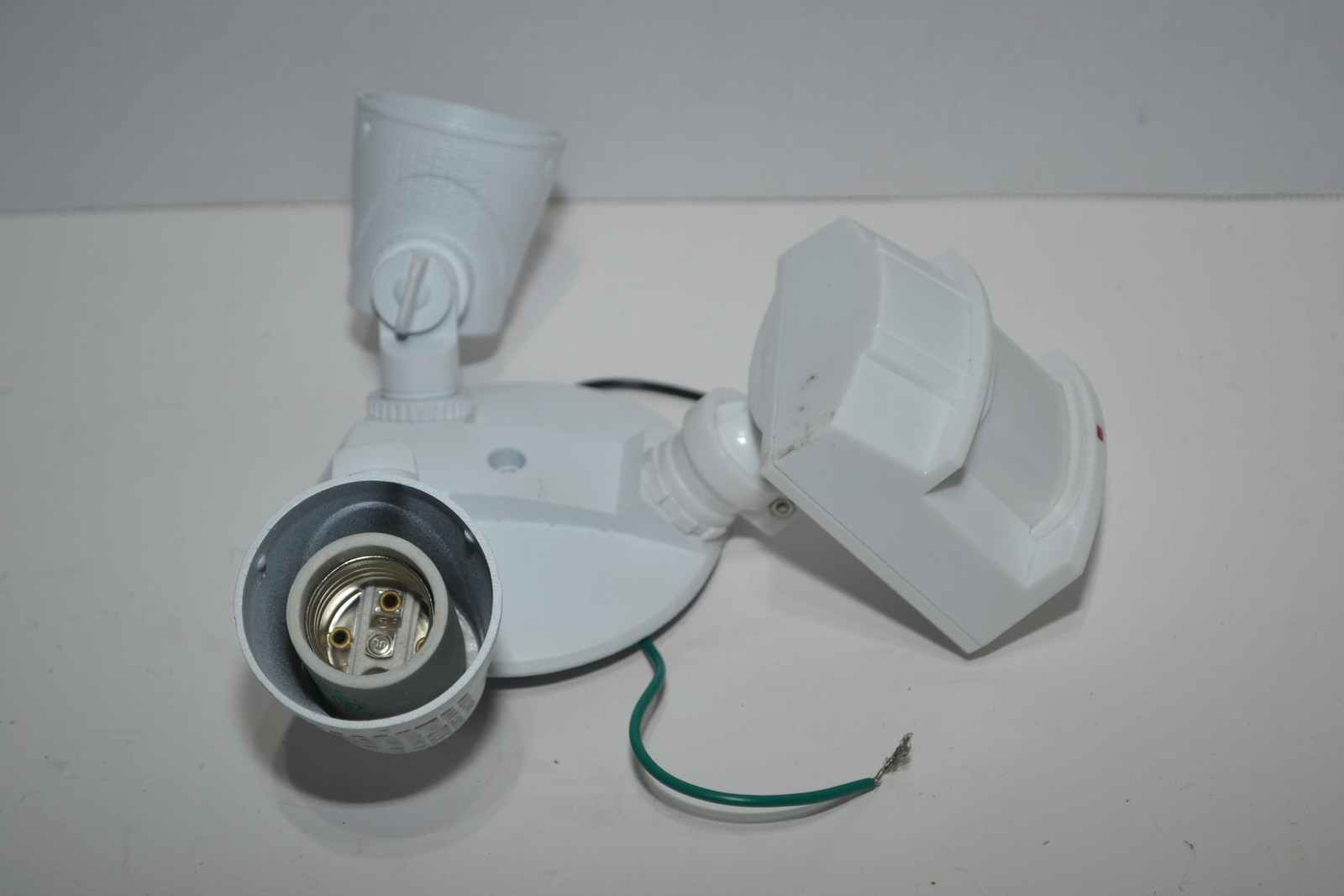 HeathZenith Motion Sensor Outdoor Wall Lamp White 5416 Dual Head Security Light