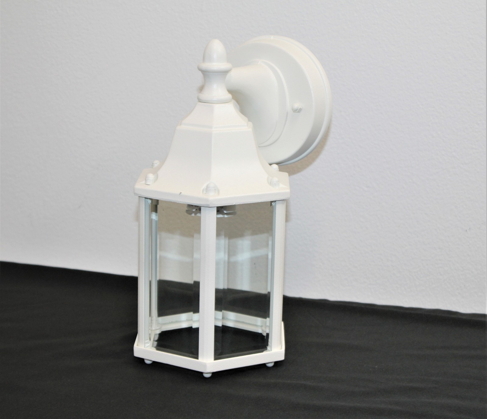 Sunset Lighting Outdoor Wall Sconce w/ Clear Beveled Glass, White Finish F7851-