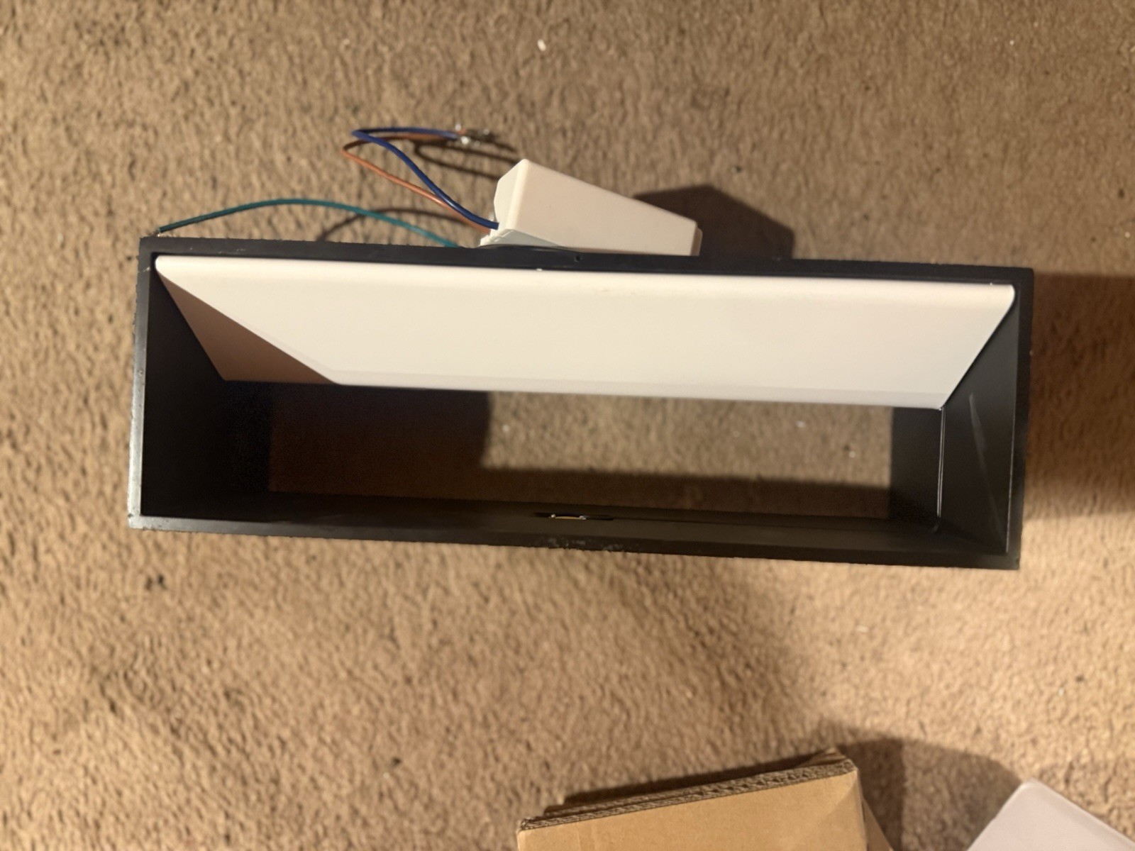 QB2 LED Wall Sconce – White Modern Wall Light Brand New In Box