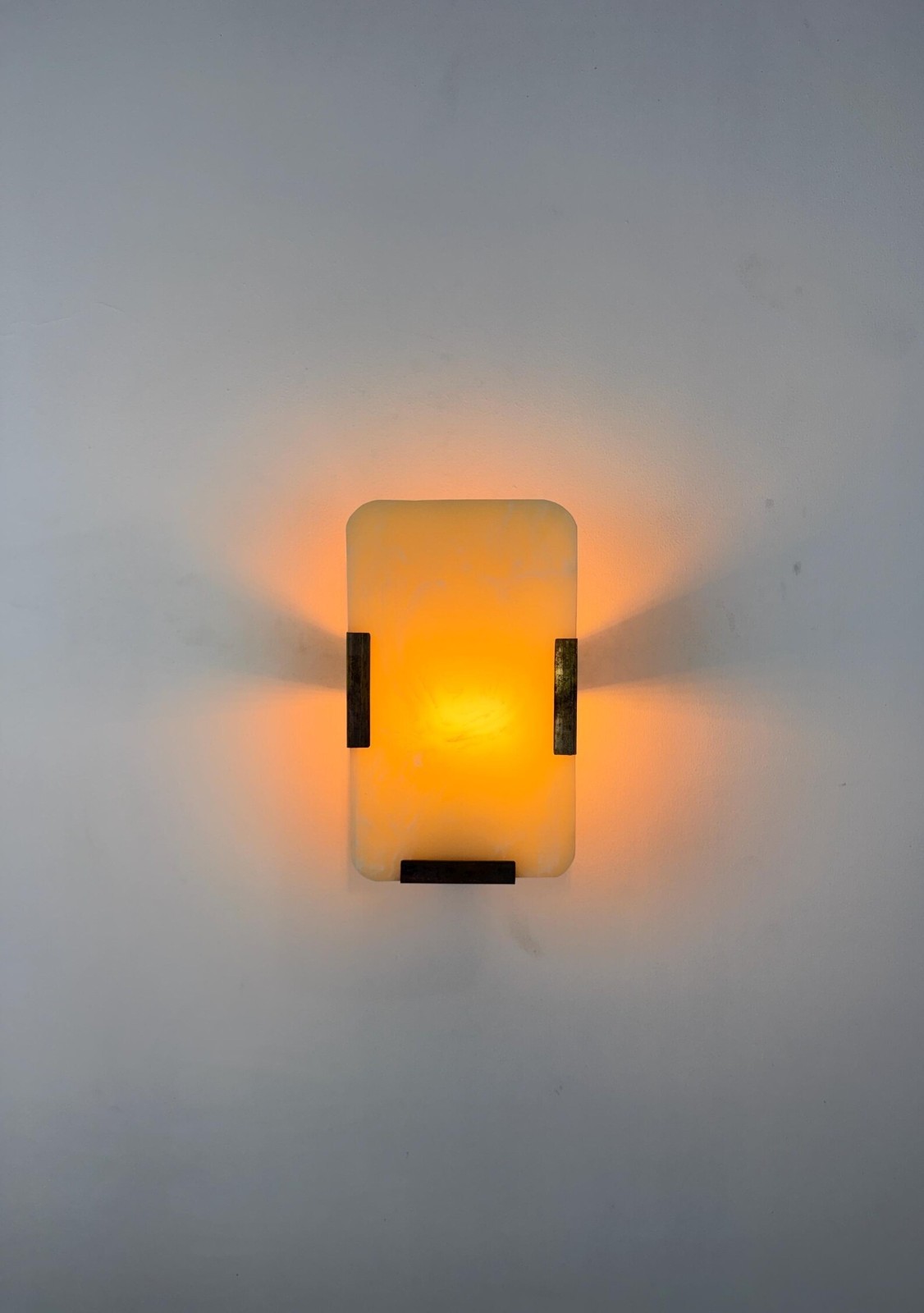 Natural Onyx Rectangular Wall Sconce – 10″ x 6″ – E12/E14 Compatible
