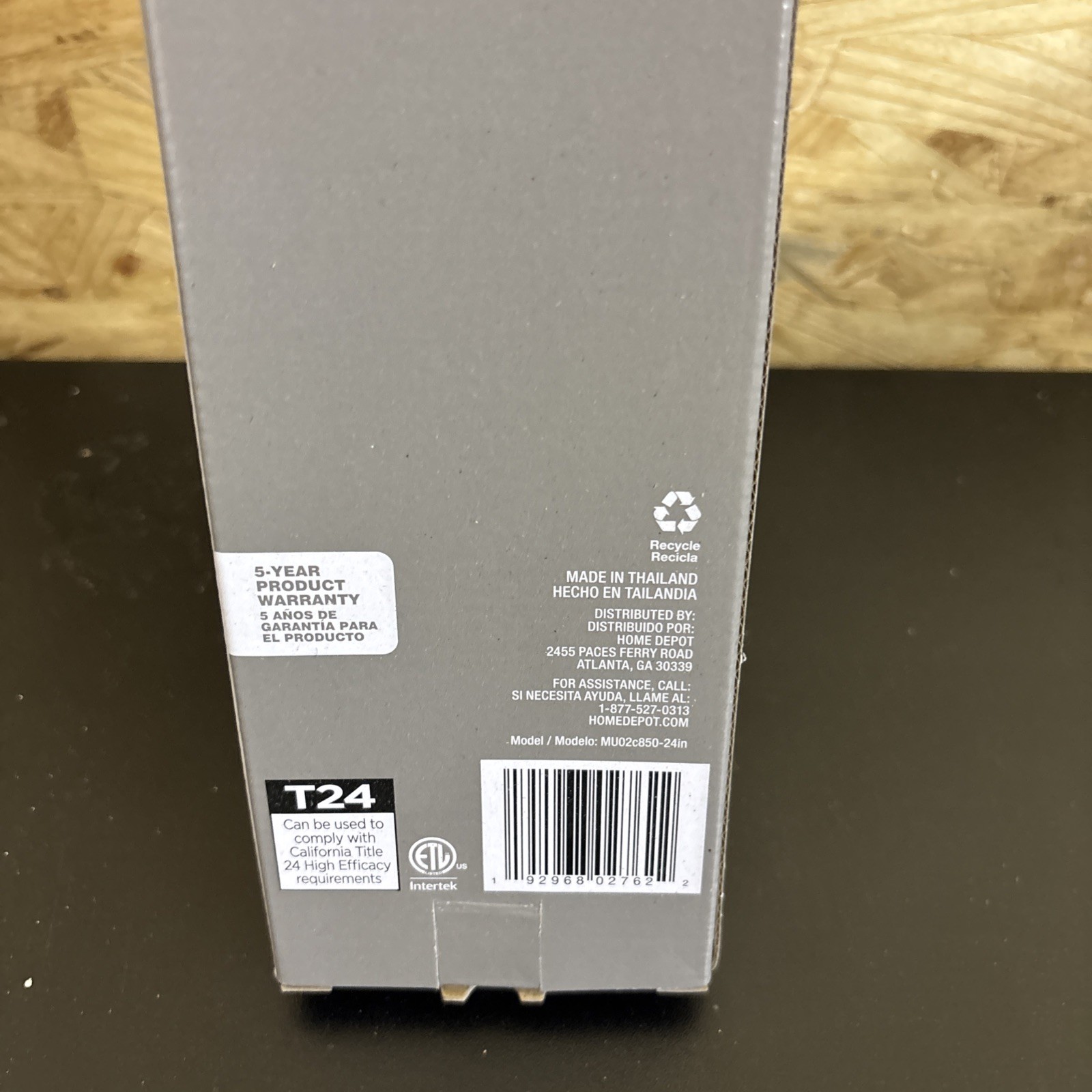 24 in Hardwired White Integrated LED Under Cabinet Light 850 Lumens 3000K