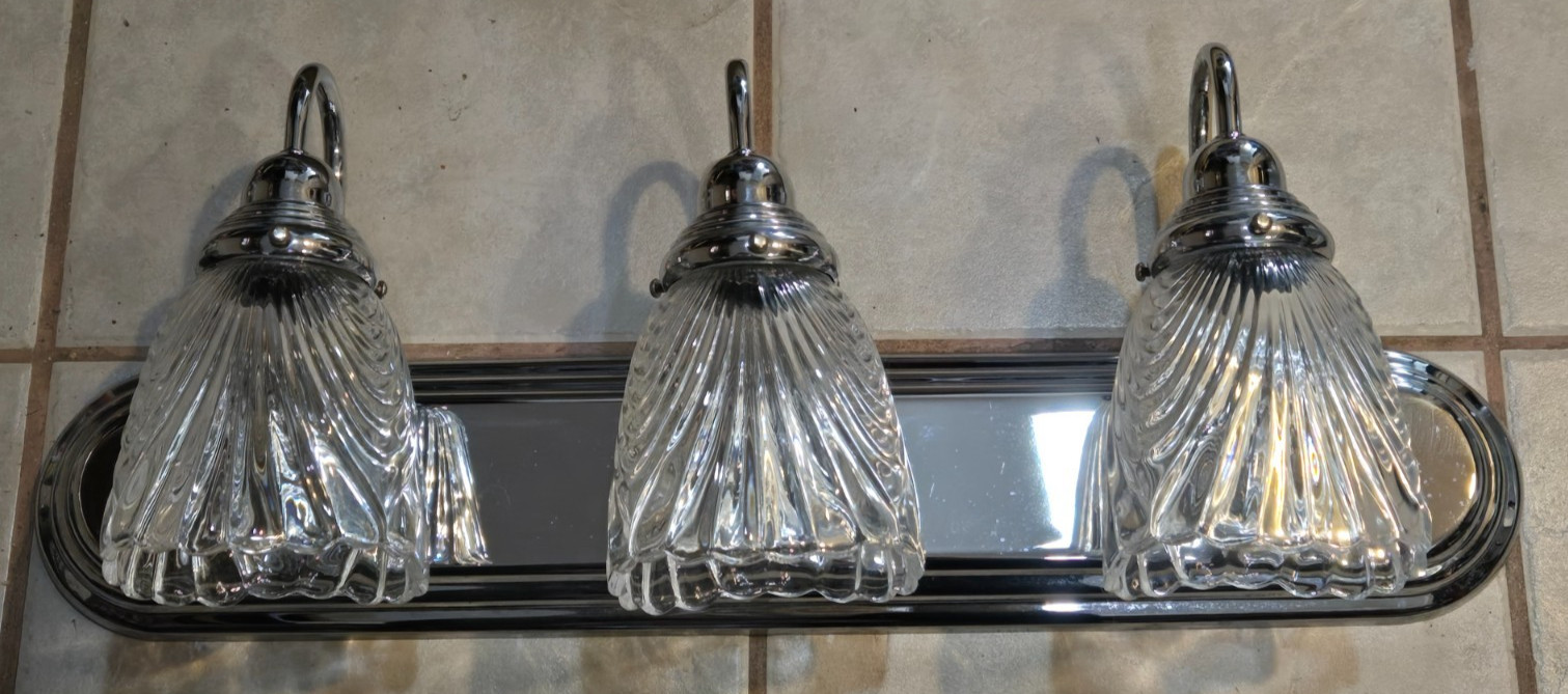 24″ Vanity Bar chrome finish, 3 bulb. Used, as shown.