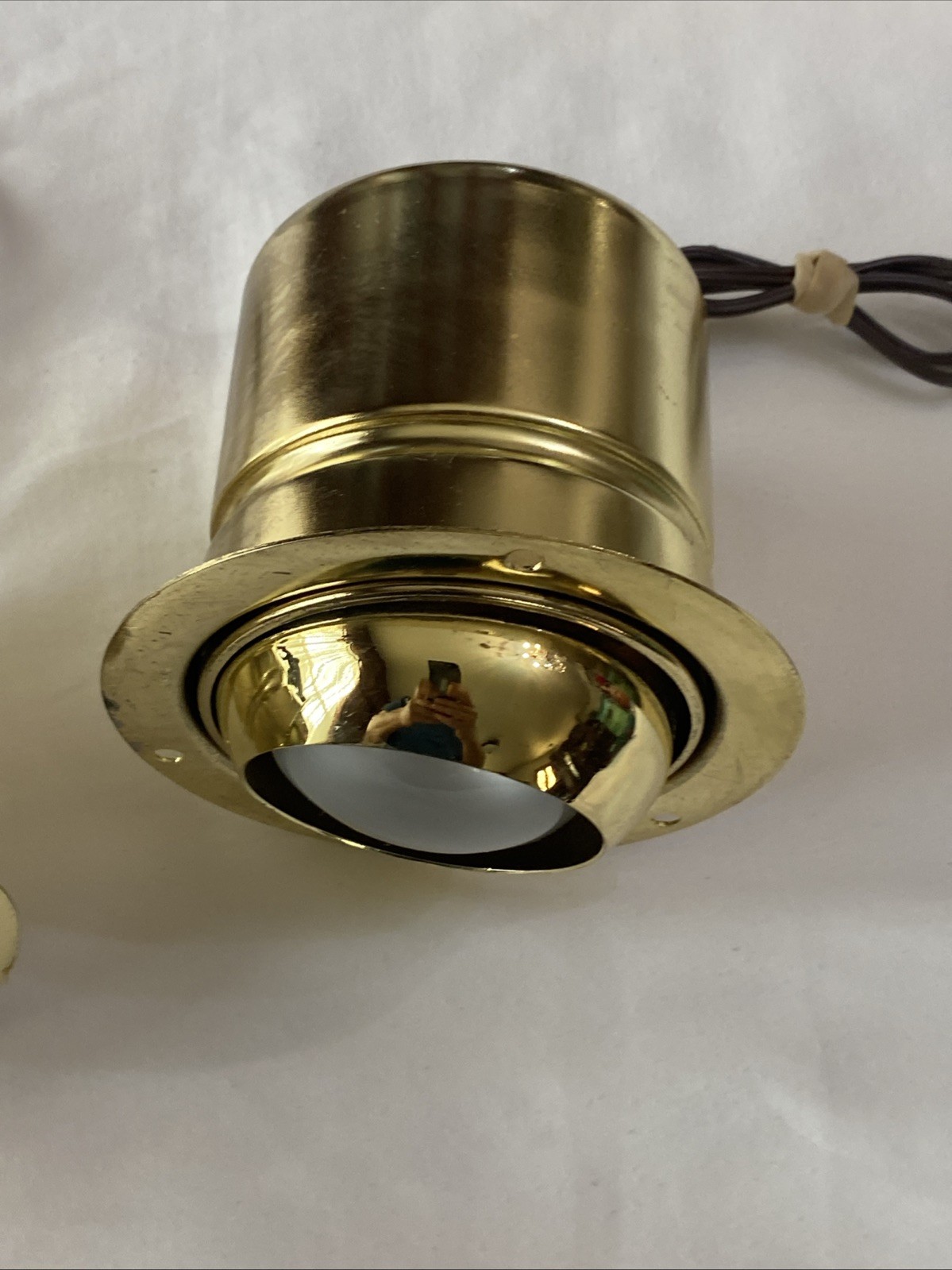 VGT 2 Specialty Lighting, EC 3290 Curio Cabinet Light Fixtures Brass Puck Tested