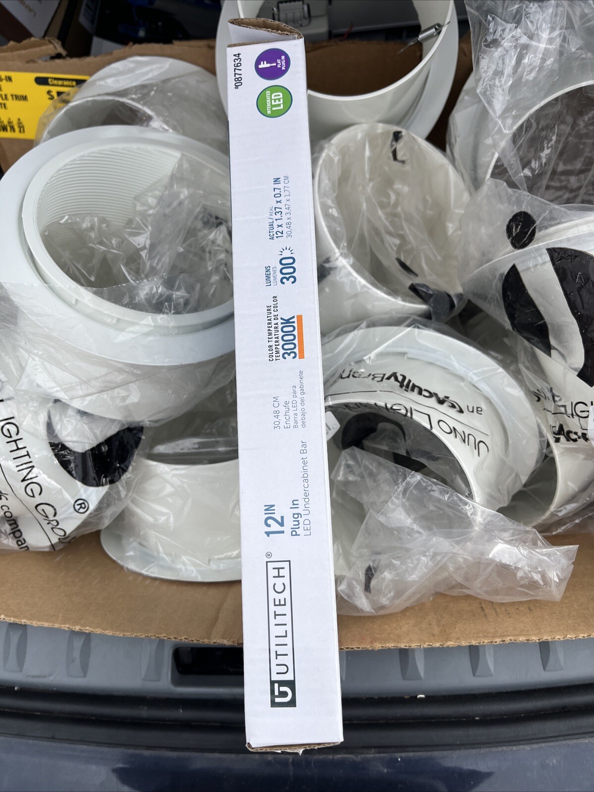 NEW Utilitech 12Inch Plug In Undercabinet Light 300 Lumen #0877634