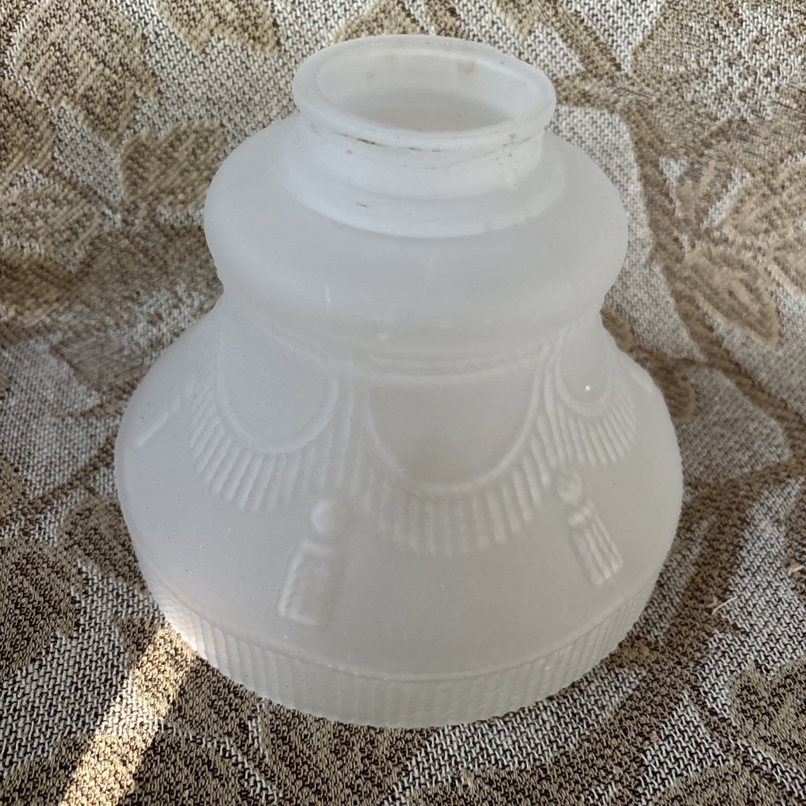 Vtg Lavery & Co Brass Wall Sconce Fixture 9” Drape Tassel Frosted Shade 5”