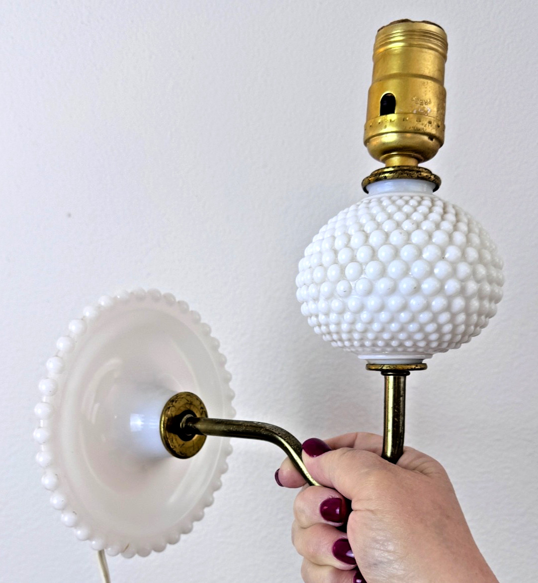 Vintage White Milk Glass Hobnail Mid-Century Electric Wall Light Sconce – TESTED