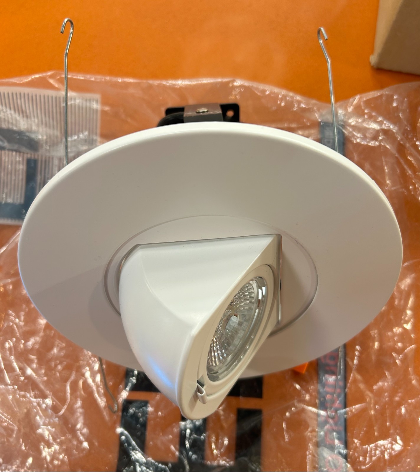 Elco 5″ Integrated LED Adjustable Recessed Trim – 840 Lumens 3000 K EL59730W