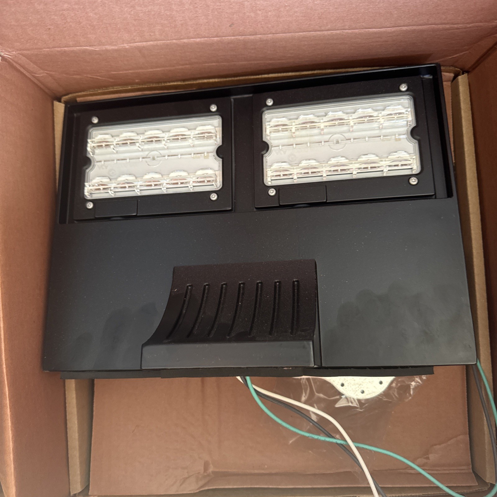 Lithonia DSXW1 LED 20C 530 40K T3M MVOLT BBW DDBXD 36W LED Wall Luminaire, 20LED