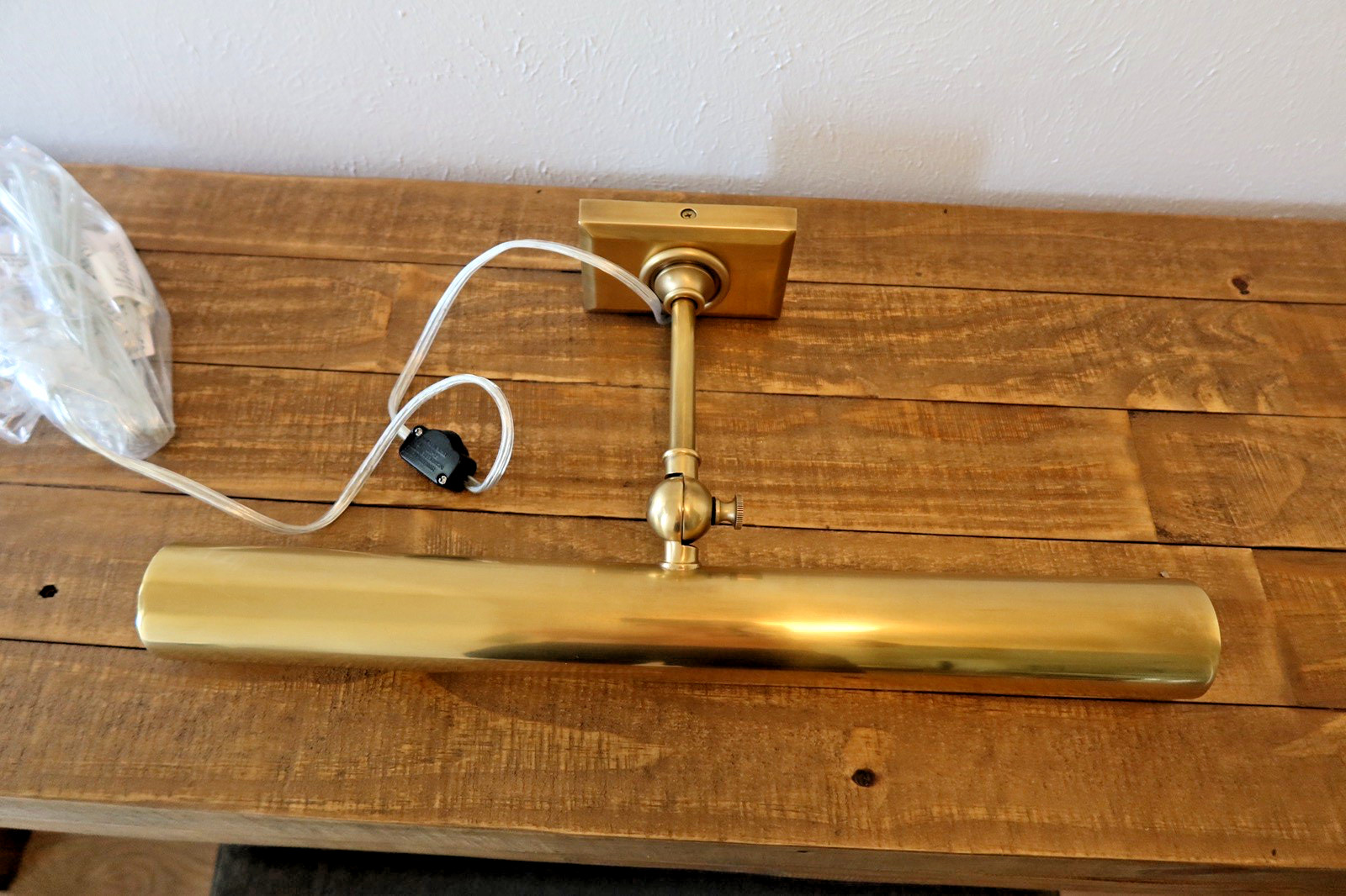 Visual Comfort 18″ Cabinet Maker’s Light Antique Brass Finish (Solid Brass)