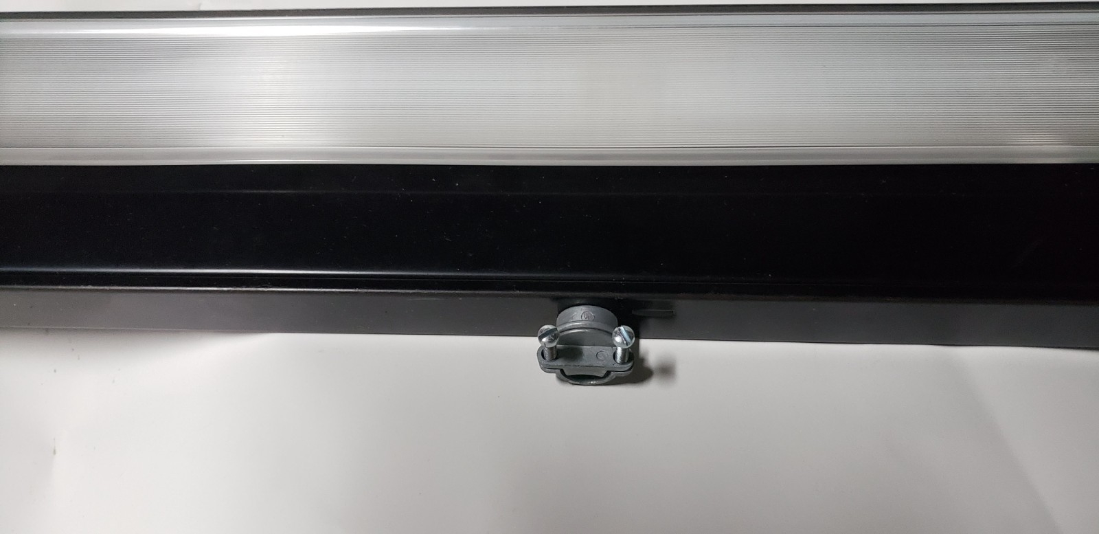 21 In. Fluorescent Black Under Cabinet Light Lighting Fixture Hardwired 120v