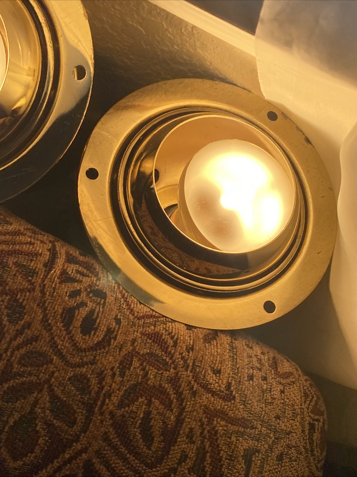 VGT 2 Specialty Lighting, EC 3290 Curio Cabinet Light Fixtures Brass Puck Tested