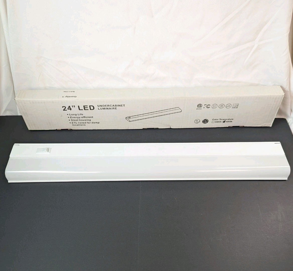 24″ LEDUNDERCABINET LUMINAIRE White Hardwired Damp Enviro 4K 10 Watt Hardware