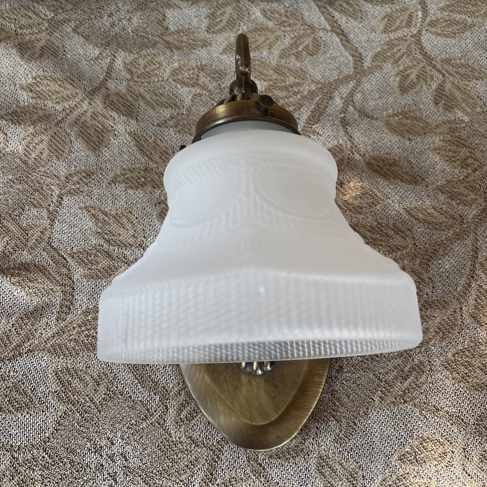 Vtg Lavery & Co Brass Wall Sconce Fixture 9” Drape Tassel Frosted Shade 5”