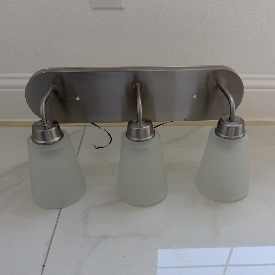 Modern Vanity Lighting, Brushed Silver 3-Light, Frosted Glass Shades, Wall Moun…