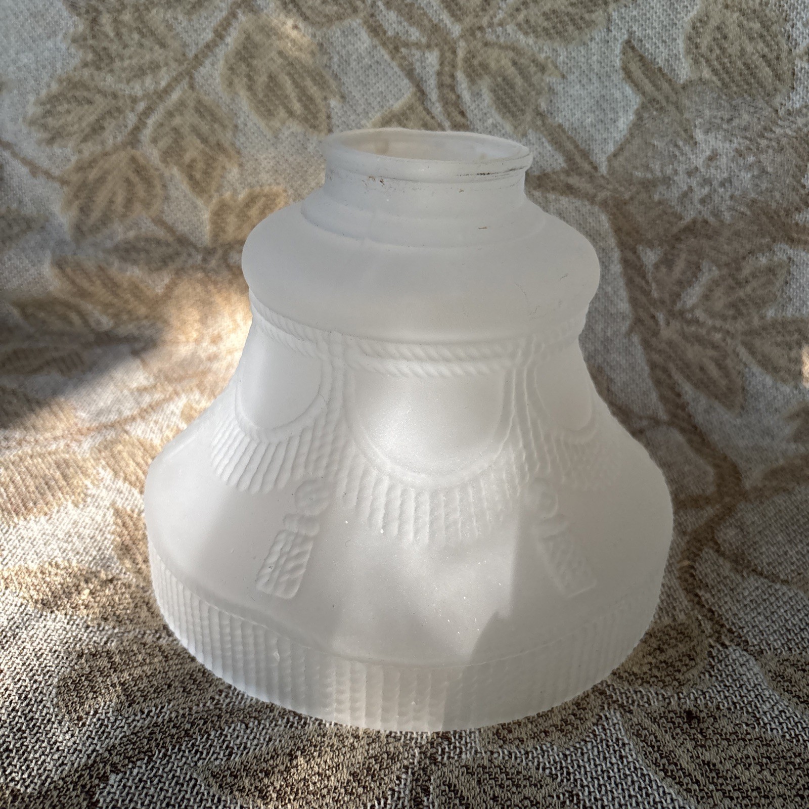 Vtg Lavery & Co Brass Wall Sconce Fixture 9” Drape Tassel Frosted Shade 5”