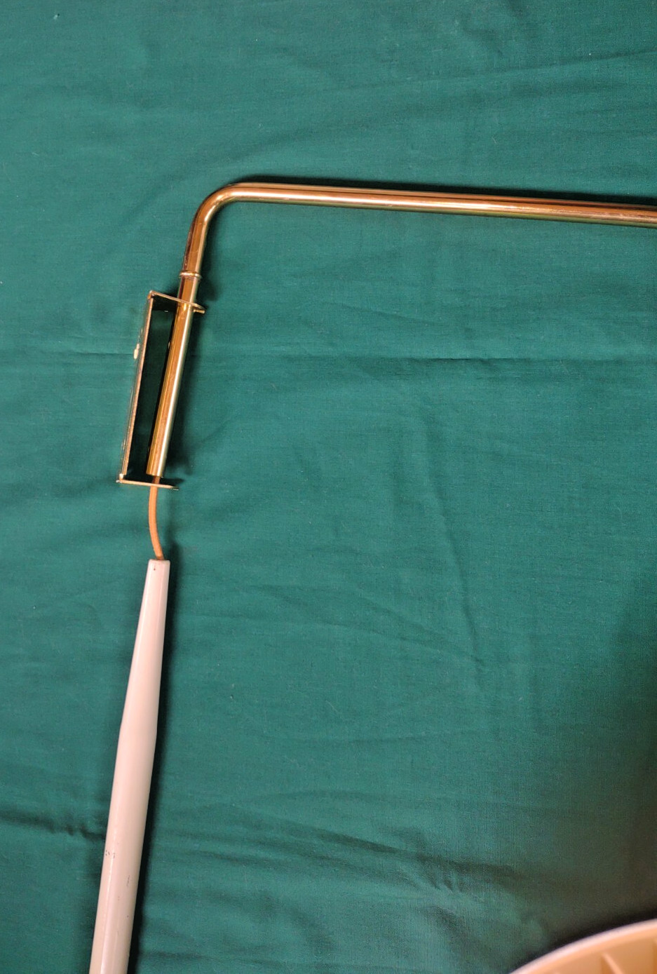 Vtg Toleware Cream Metal Hanging Plug In Wall Sconce/Reading Lamp/Swag-w/Bracket