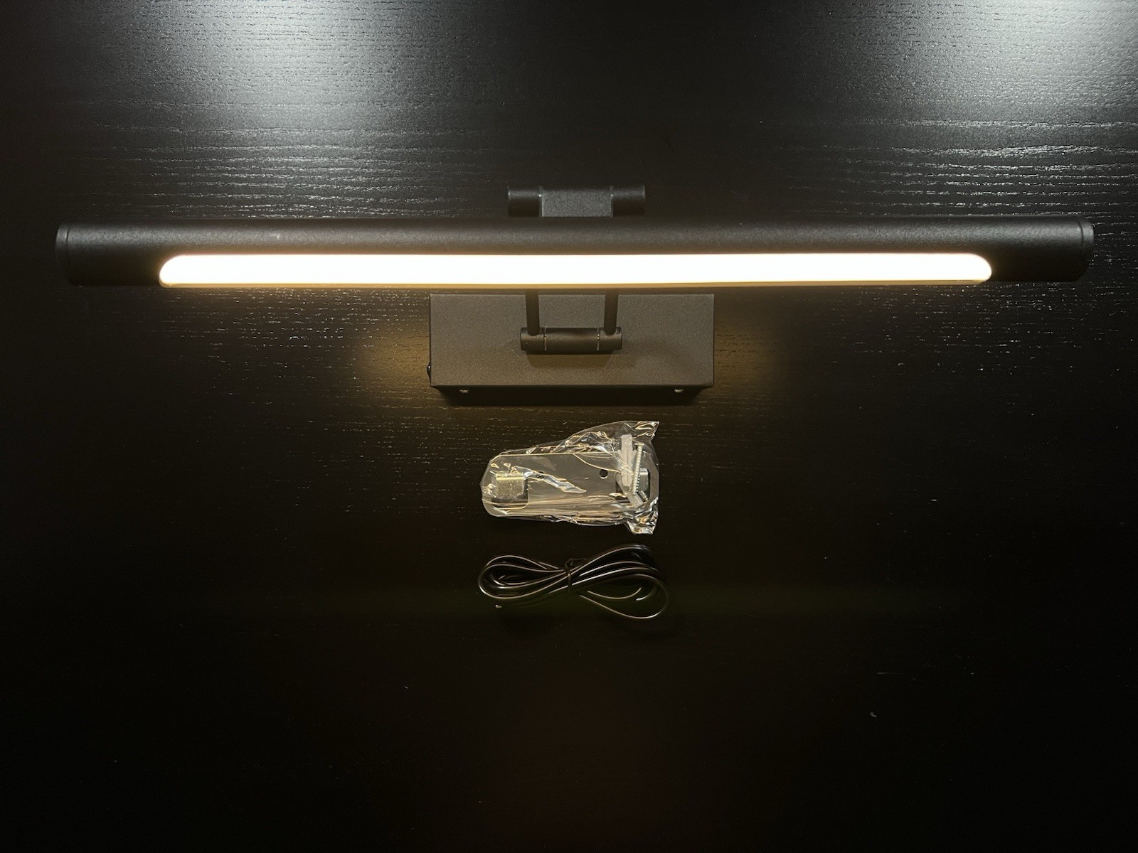 BETTERBEAM Helena Black Rechargeable LED Adjustable Picture Light 1-Pack 24582
